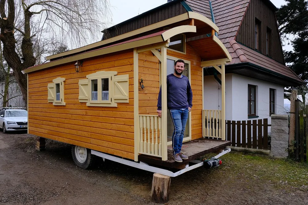 Maringotku proměnil Ondřej Vácha za šest měsíců v malý rodinný klenot, teď se mu hrnou další zakázky