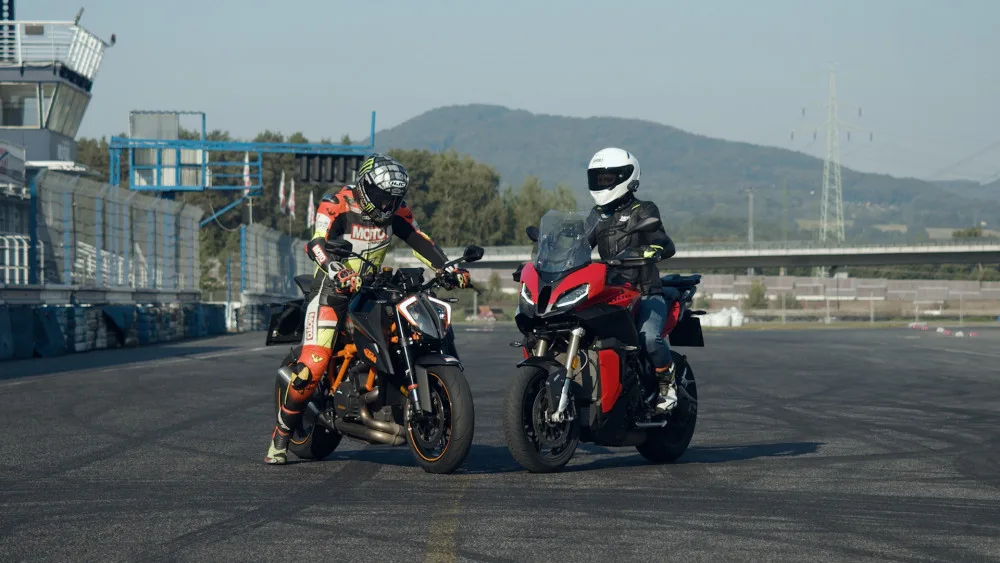 EDIT SEQ.00_00_16_03.Still030