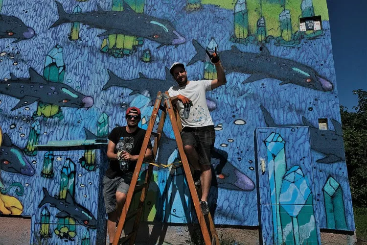 Skutečnou loňskou lahůdkou byl obří „mural,“ na kterém pracoval Michal Škapa s Ondřejem Vyhnánkem