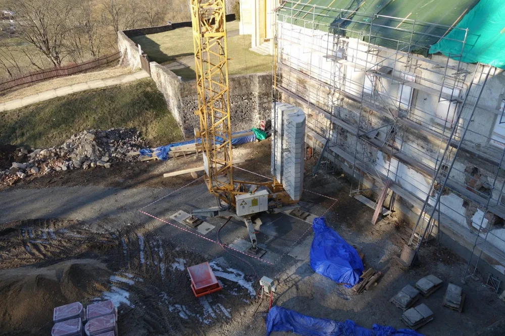 Mnichy v kladrubském klášteře už dávno nepotkáte, vystřídali je dělníci a restaurátoři