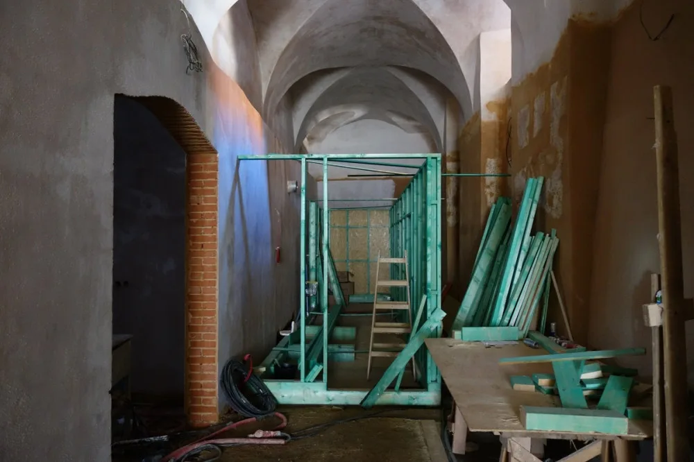 Mnichy v kladrubském klášteře už dávno nepotkáte, vystřídali je dělníci a restaurátoři
