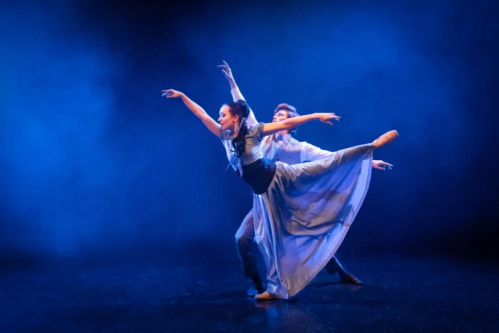 Corinne Cox, Joshua Lee