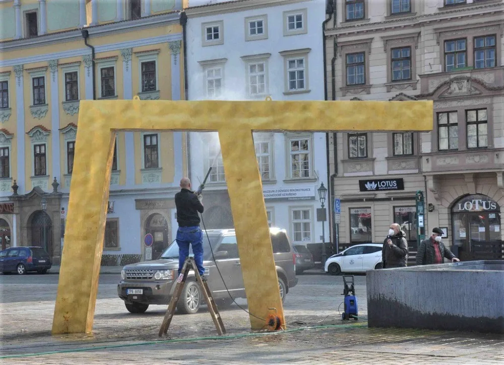 Příprava kašen na novou sezonu