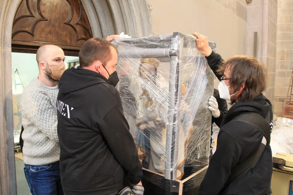 Gotická Plzeňská madona opouští po 76 letech katedrálu sv. Bartoloměje