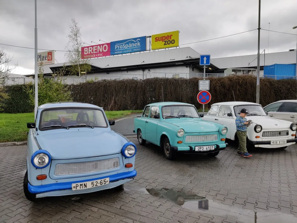 Příznivci dvoutaktních motorů se vydali na svou první neoficiální vyjížďku