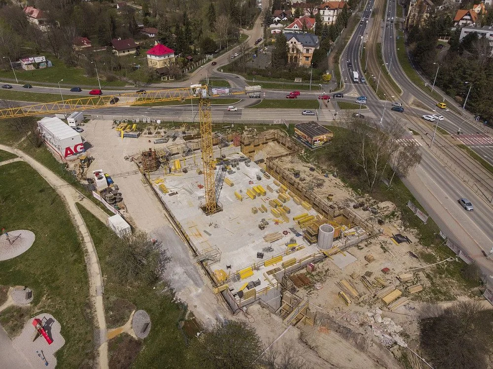 Budovaná retenční nádrž na Lochotíně zadrží až 6000 kubíků vody z přívalových dešťů