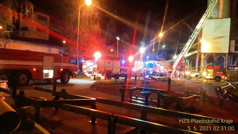 Hasiči zasahovali u požáru v Plzeňské teplárenské, dodávky tepla nejsou v ohrožení