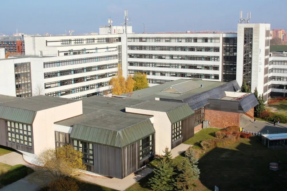 V kampusu Západočeské univerzity testují vysokorychlostní 5G síť
