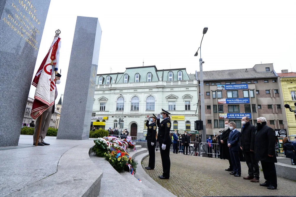 Pietní akt u památníku Díky, Ameriko! sledovali veteráni v USA v přímém přenosu