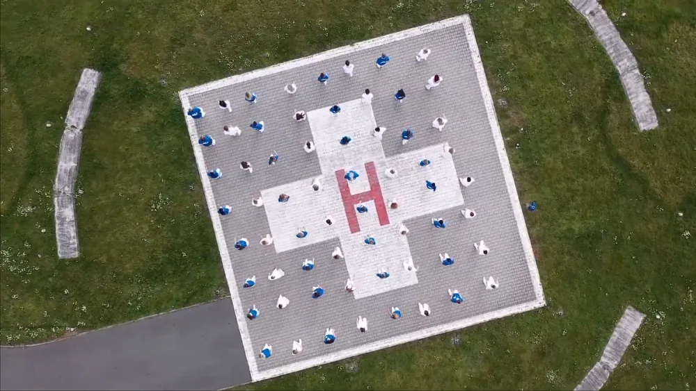 Záložní heliport se proměnil v taneční parket