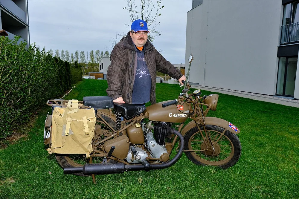 Válečná motorka se z bojiště v Itálii po letech dostala do Česka, teď má premiéru na Slavnostech svobody