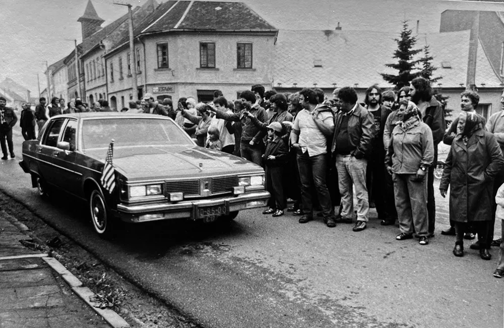 Fotografie StB z archivu ABS. Odjezd z Kolovče 1986