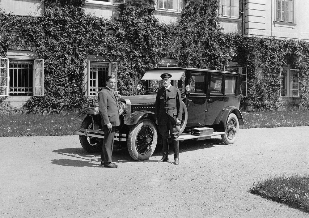 První luxusní Škodovka vznikla v Plzni, slavnostně si ji převzal prezident Masaryk