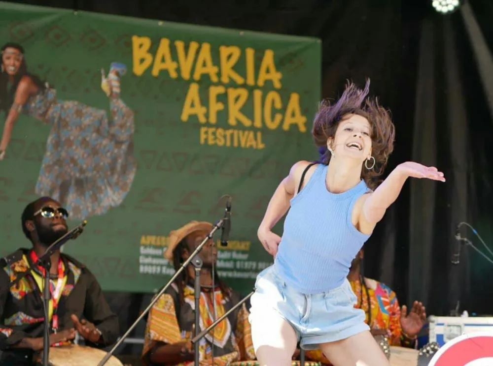 Divoké, intenzivní a uvolněné, říká o afrických tancích lektorka a psychoterapeutka Marie Fialová