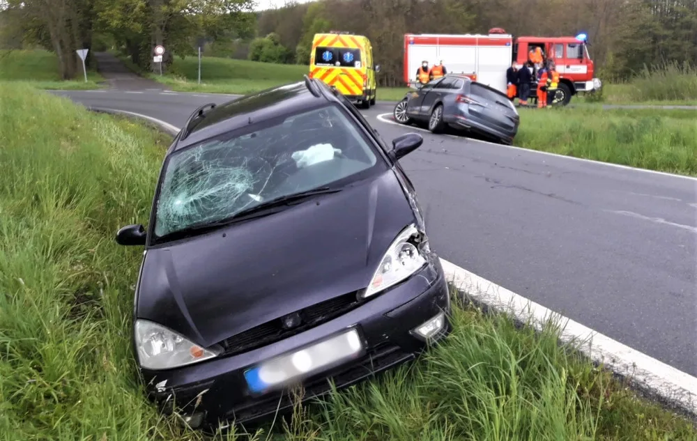 Policisté pátrají po dvojici cizinců. Utekli od nehody, kterou způsobil jeden z nich