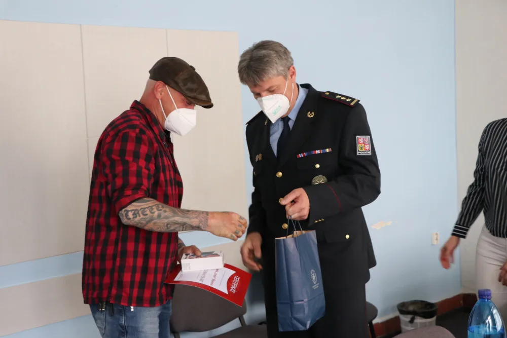 Kaskadér Pepa Sršeň získal titul Gentleman silnic, zachránil dva lidi z havarované sanitky