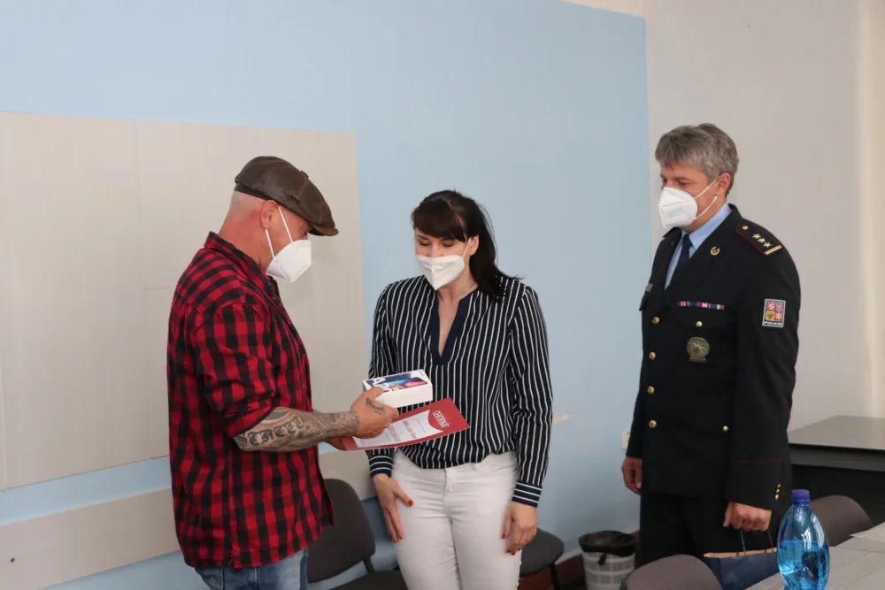 Kaskadér Pepa Sršeň získal titul Gentleman silnic, zachránil dva lidi z havarované sanitky