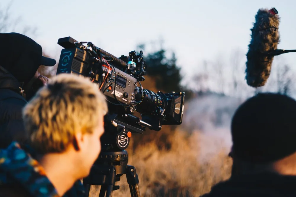 Mladí filmaři natáčí na jižní Moravě snímek s Judit Bárdos a Dušanem Vitázkem. Kvůli koronaviru shání finance na dotočení