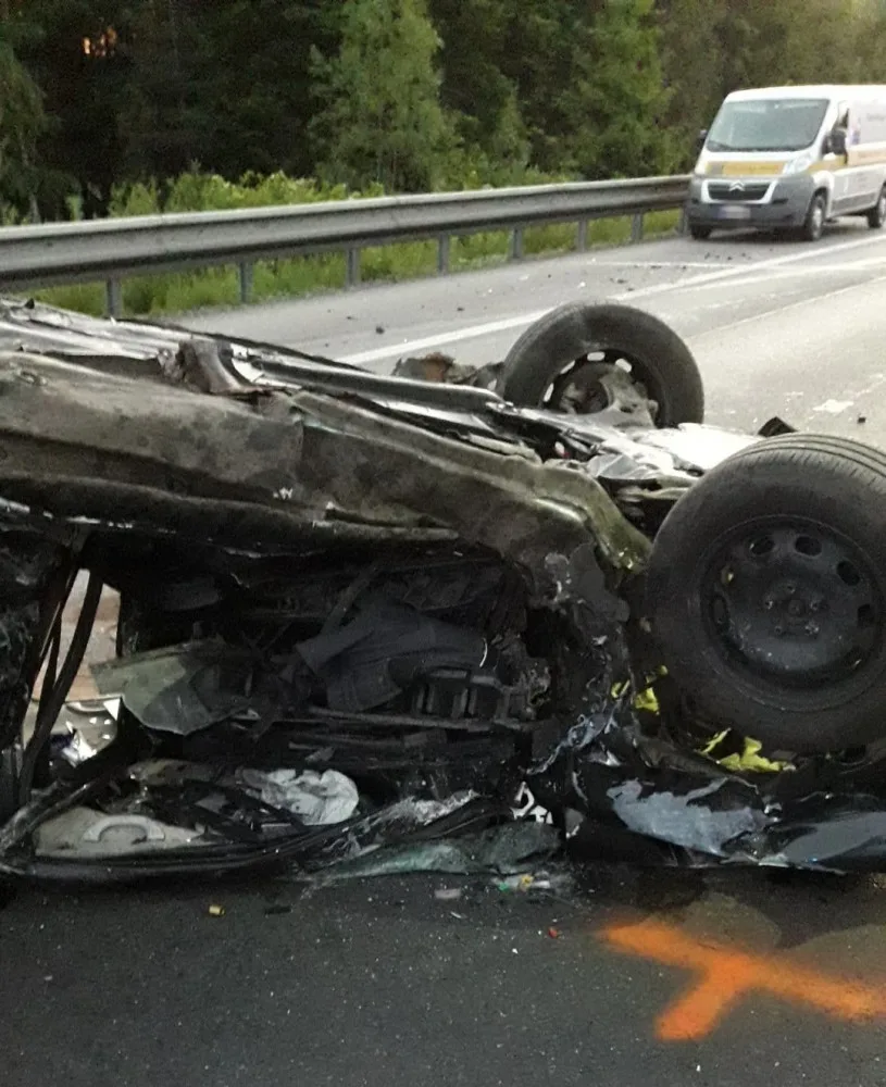 Dálnici D5 časně ráno ochromila nehoda dvou automobilů, dva řidiči se těžce zranili