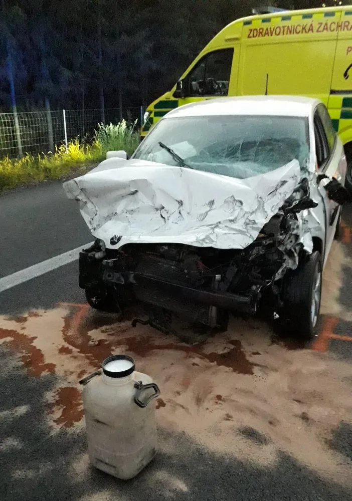 Dálnici D5 časně ráno ochromila nehoda dvou automobilů, dva řidiči se těžce zranili