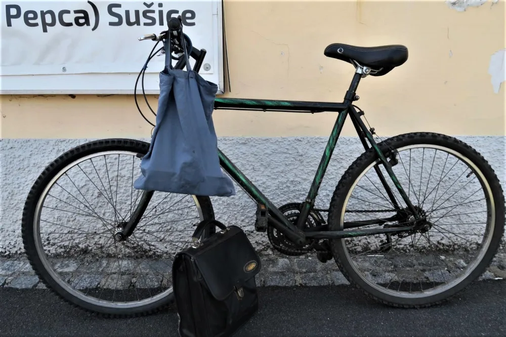 Cyklista se těžce zranil po pádu z tohoto kola