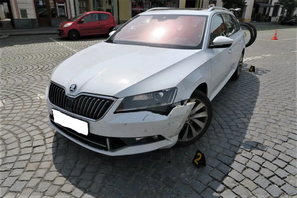 Tento vůz srazil motorkáře