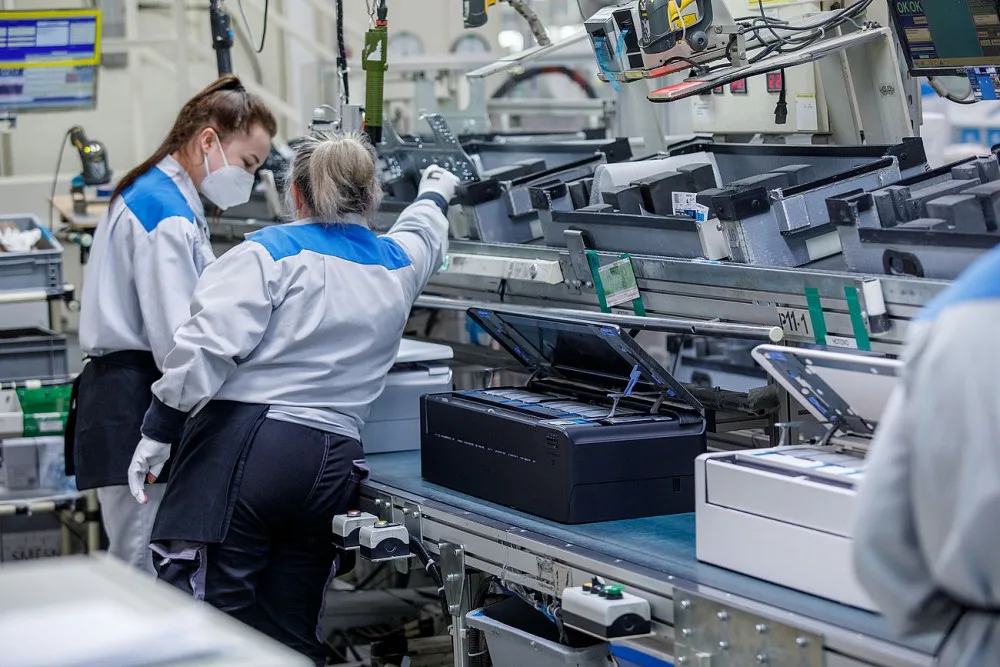 Desítky pracovních míst nabízí plzeňský Daikin, zatímco ostatní společnosti propouštějí
