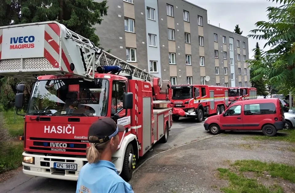 Hasiči testovali na sídlišti průjezdnost ulic pro jejich požární techniku