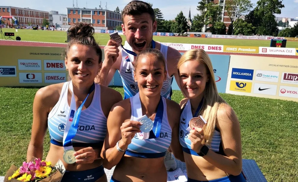 Linda Suchá, Tereza Petržílková, Tereza Jonášová a Josef Adámek