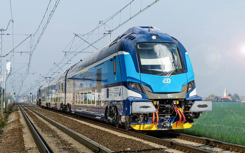 Výrobce představil dvoupatrové soupravy nové generace pro tuzemské železnice