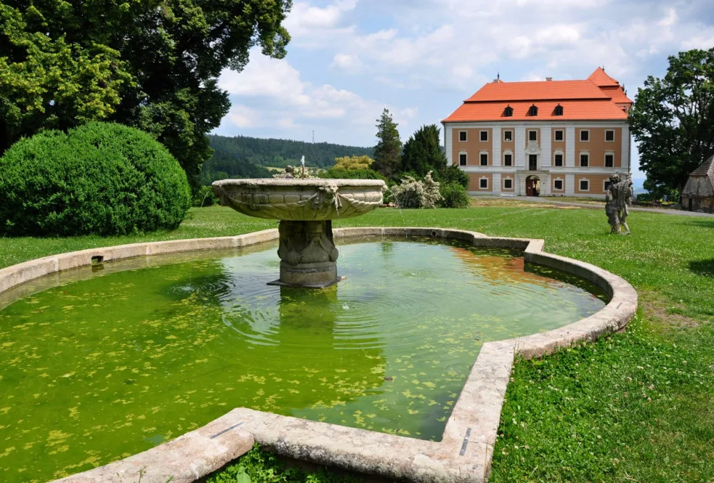 Foto: Zámek Valeč
