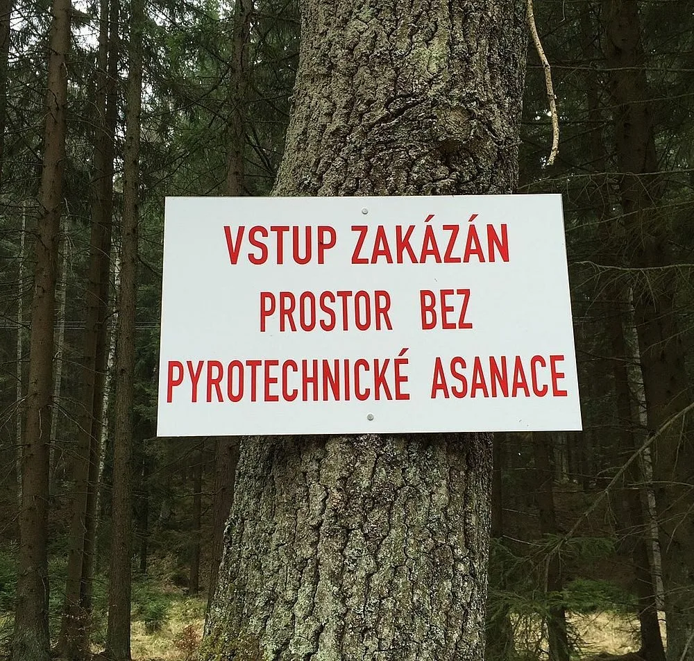 Takových cedulí je na území CHKO Brdy celá řada