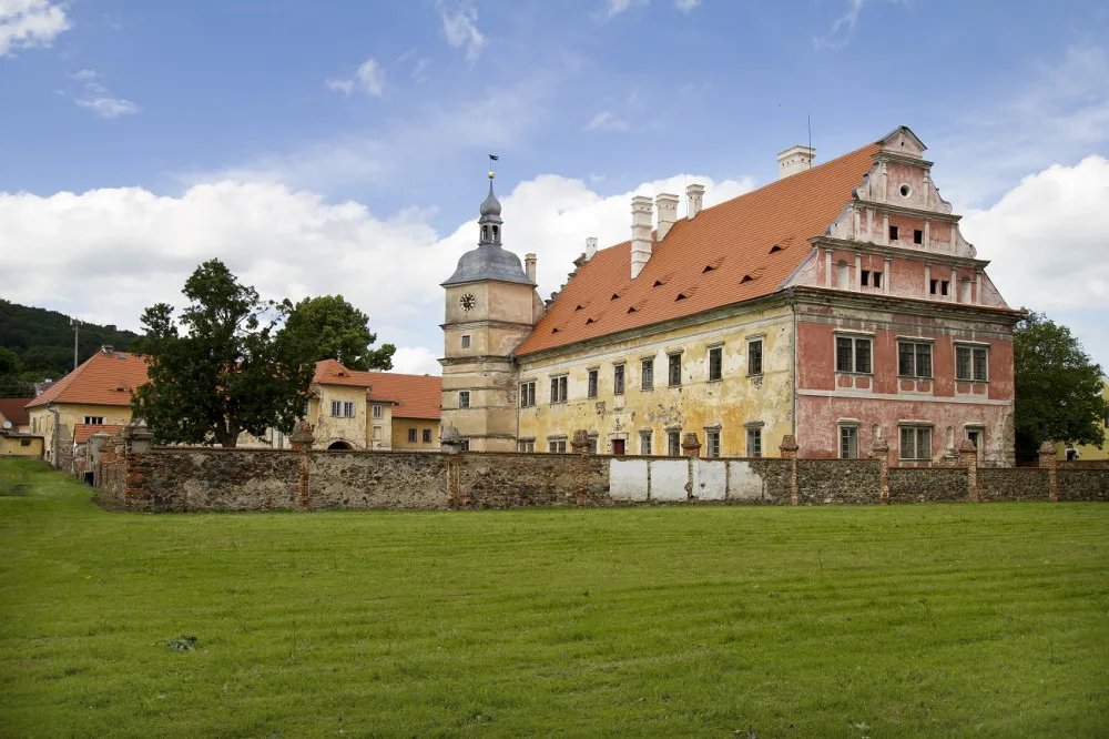 Opravy na zámku Červené Poříčí jsou v plném proudu, odhalily i řadu tajemství