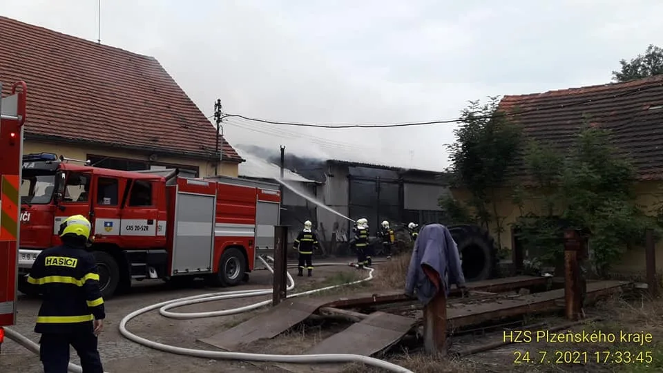 V Chotěšově zase hasiči likvidovali požár velké dílny