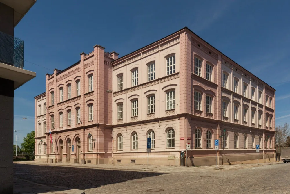Fakulta pedagogická ve Veleslavínově ulici v Plzni