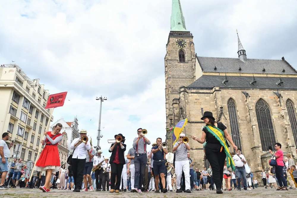 TIPY NA VÍKEND: Hradozámecká noc i Mezinárodní dixielandový festival Plzeň