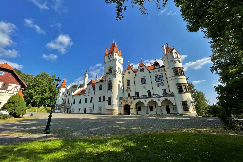 Hledáte nemovitost na investici? Pořiďte si romantický zámek Žinkovy za pouhých 26,5 milionu EUR