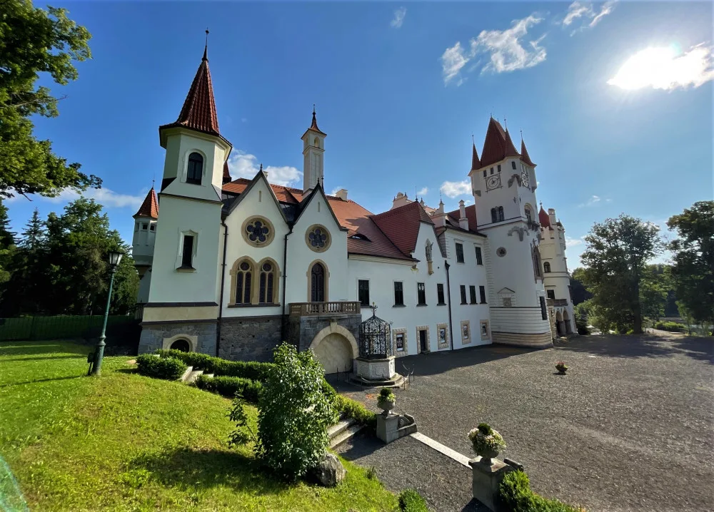 Hledáte nemovitost na investici? Pořiďte si romantický zámek Žinkovy za pouhých 26,5 milionu EUR