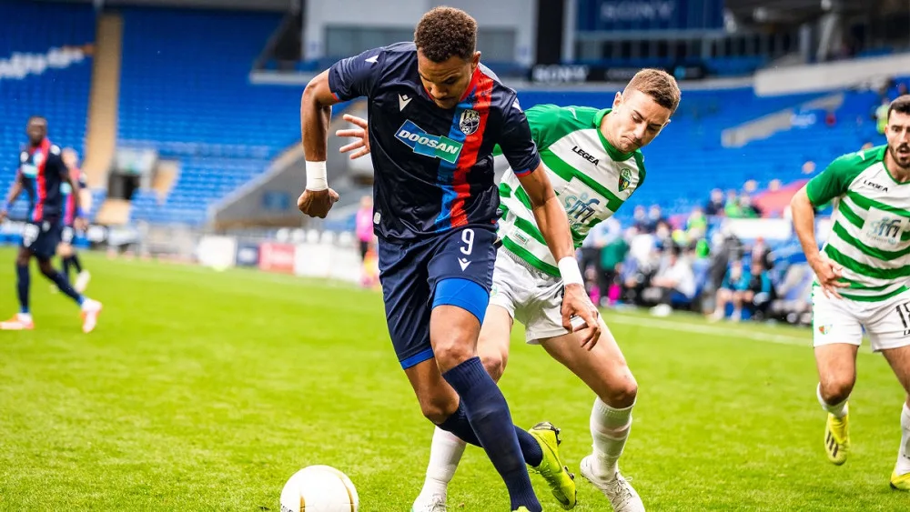 Fotbalistům Plzně se podařilo odvrátit ostudný debakl, prohru stáhli na rozdíl dvou branek