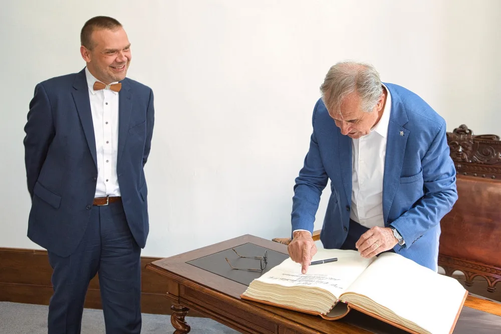 Objeviteli pramenů Amazonky blahopřál k sedmdesátinám primátor Martin Baxa