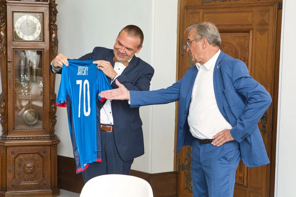 Objeviteli pramenů Amazonky blahopřál k sedmdesátinám primátor Martin Baxa