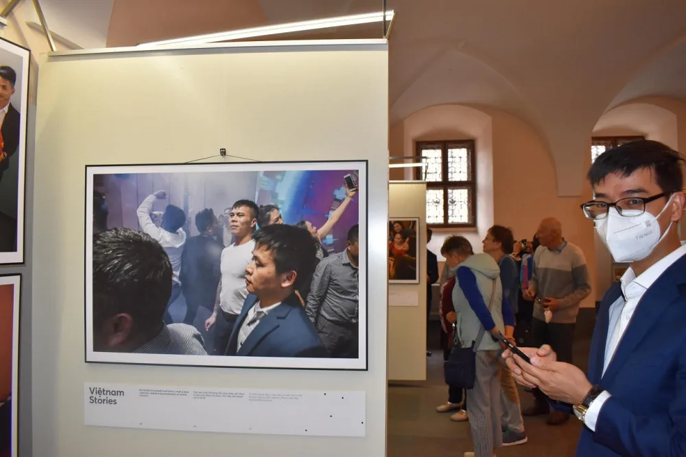 Vietnamce mají Češi spojené s večerkami a obchody, výstava se snaží ukázat jejich tradice a oslavy