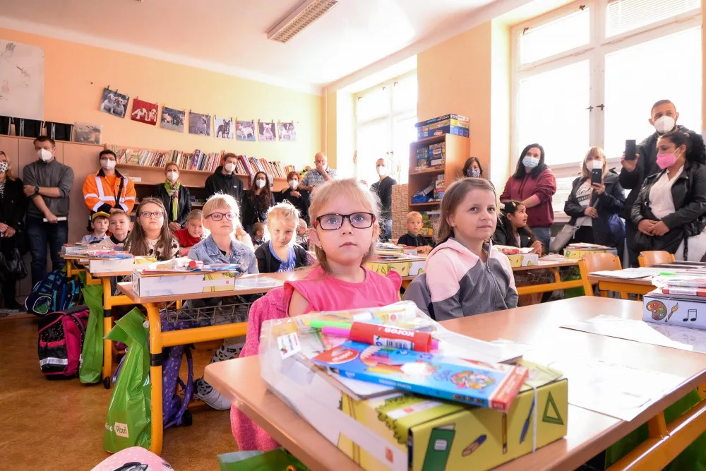 Bez roušek, ale s testy. Desítky tisíc dětí v Plzeňském kraji se znovu vrátily do školních lavic