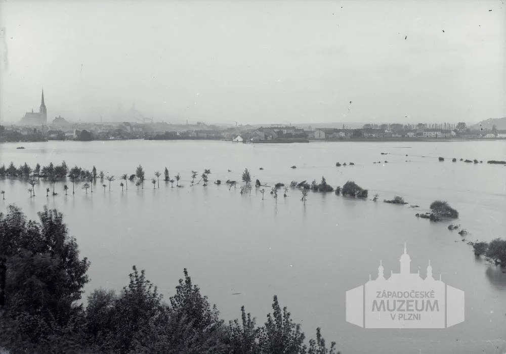 Velká povodeň v Plzni roku 1890 - pohled ze Zámečku.