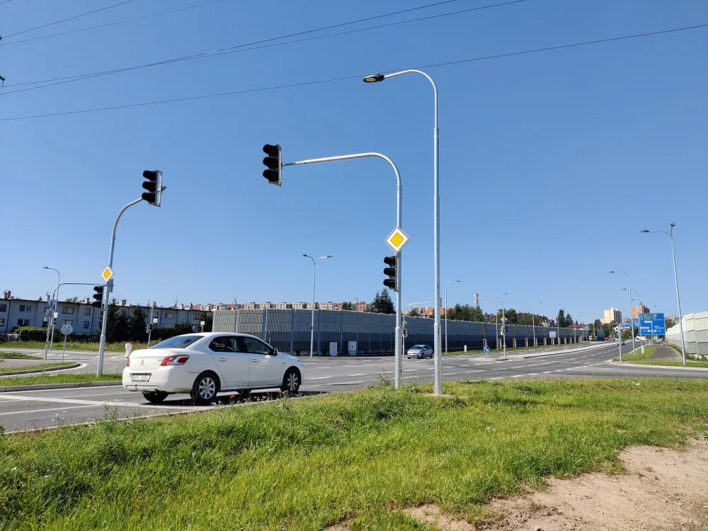 Ministr Havlíček přijel slavnostně zprovoznit první část východního okruhu, řidiči tudy jezdí už od května
