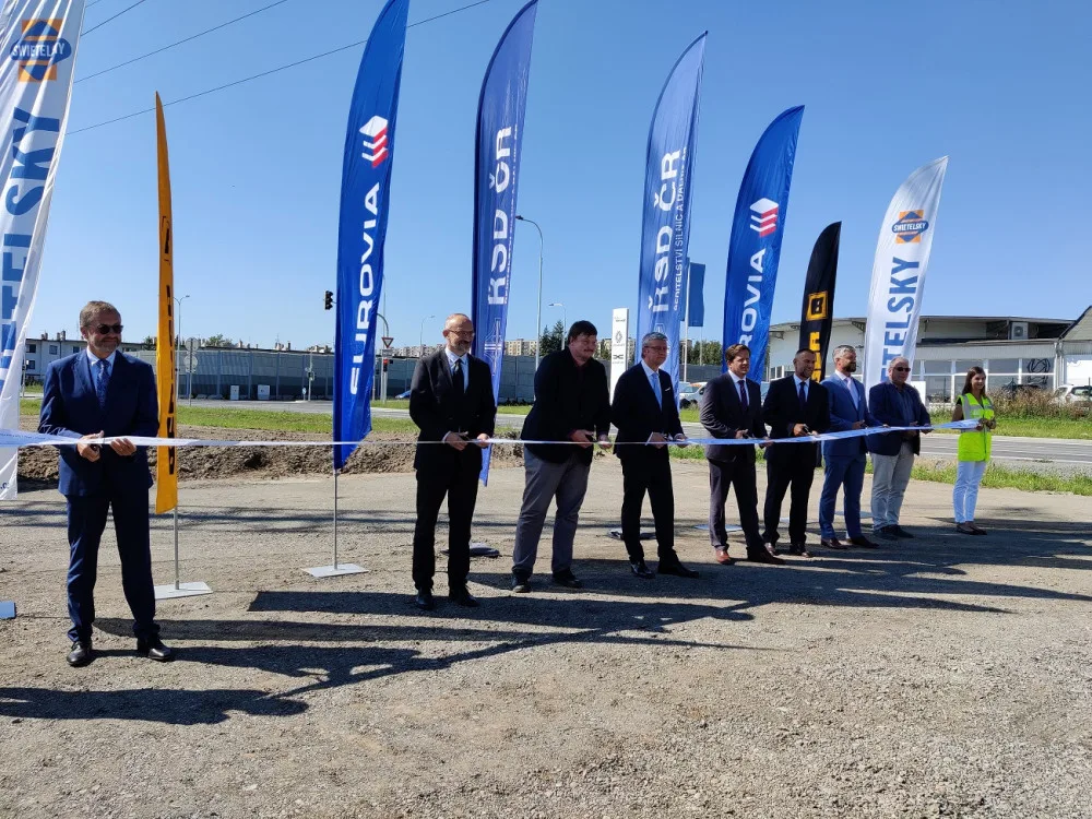Ministr Havlíček přijel slavnostně zprovoznit první část východního okruhu, řidiči tudy jezdí už od května