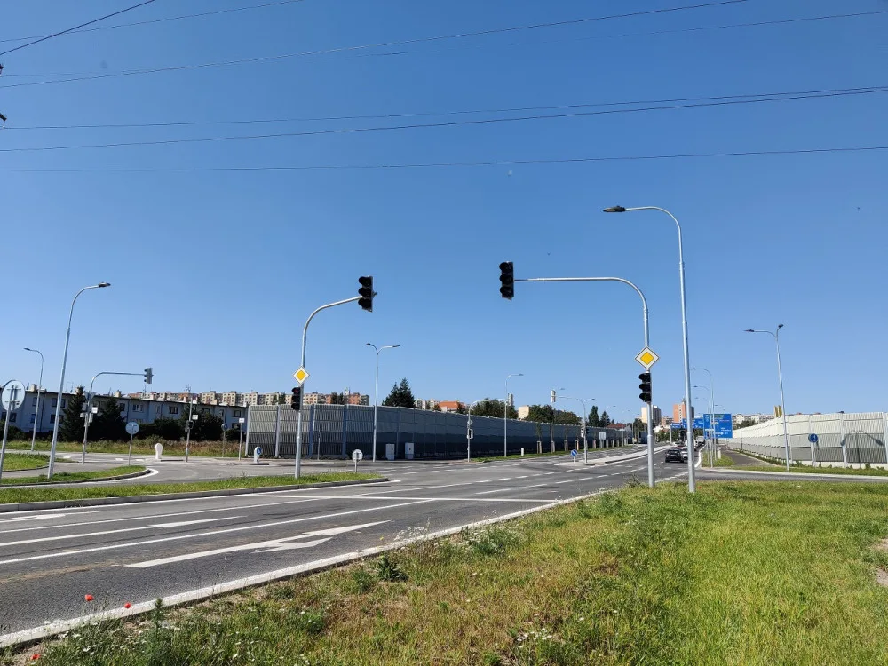 Ministr Havlíček přijel slavnostně zprovoznit první část východního okruhu, řidiči tudy jezdí už od května