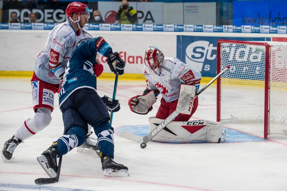 Domácí extraligová premiéra se Plzni vydařila, Třinec porazila 3:2