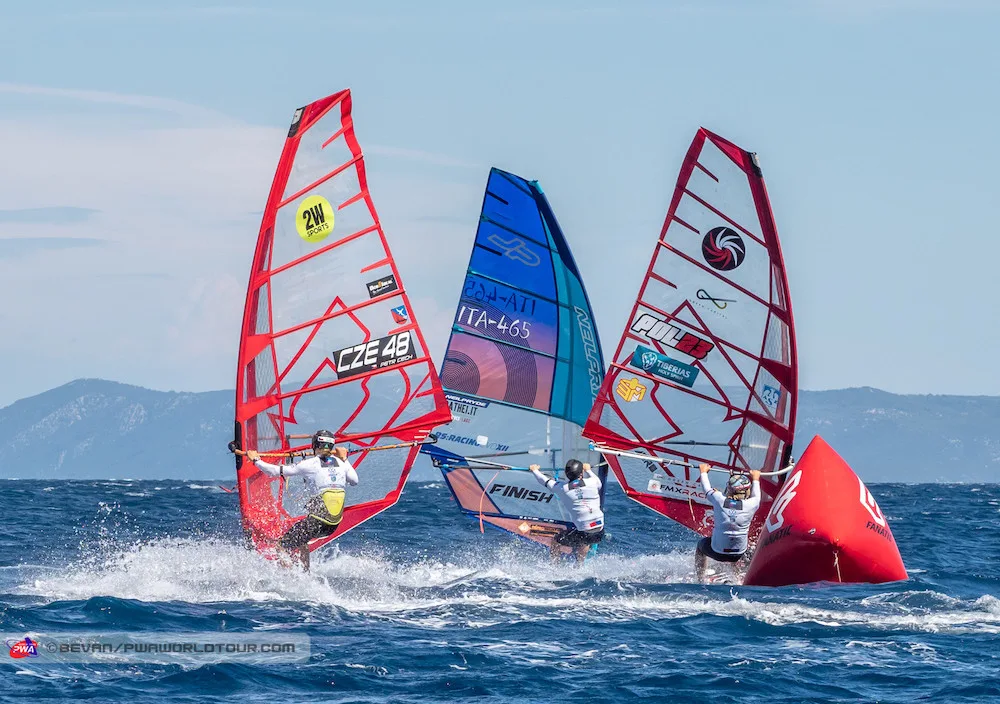 Doufám, že se windsurfing do povědomí veřejnosti opět vrátí, přeje si šampion Petr Čech