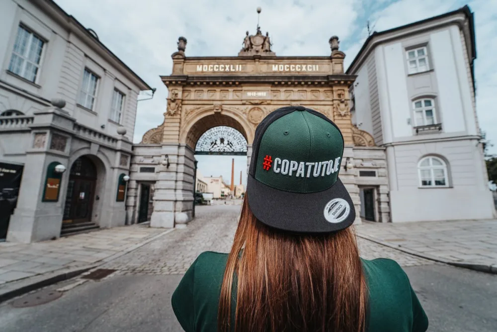 Legendární kolekce oblečení města Plzně #COPATUTOJE se vrací v nové reedici